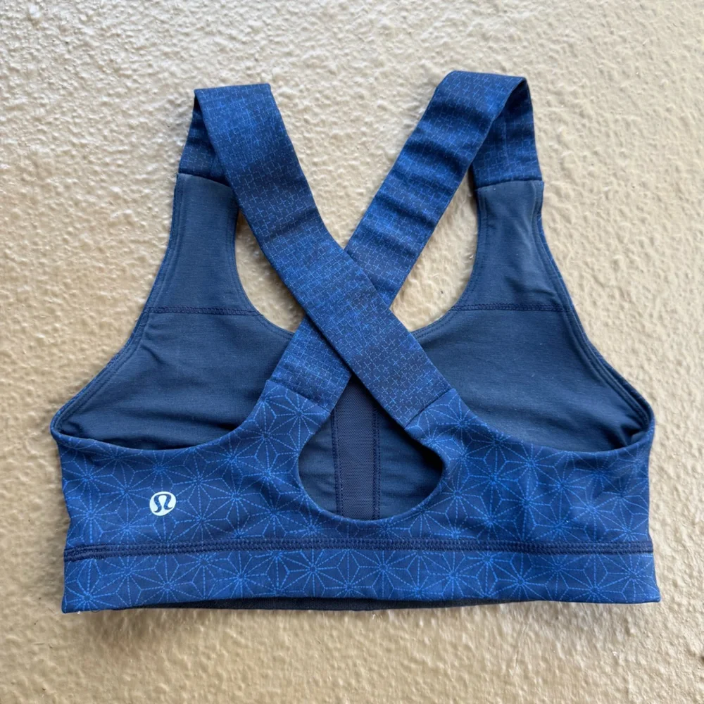 Lulu lemon Blue Sports Bra with Geometric Pattern Size 4 - Picture 7 of 9